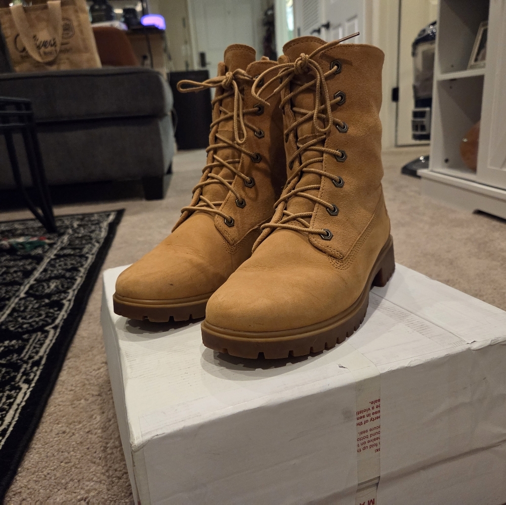 Timberland Tan Leather Boots with White Fur Lining